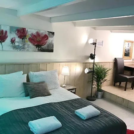 Amsterdam Home 4*